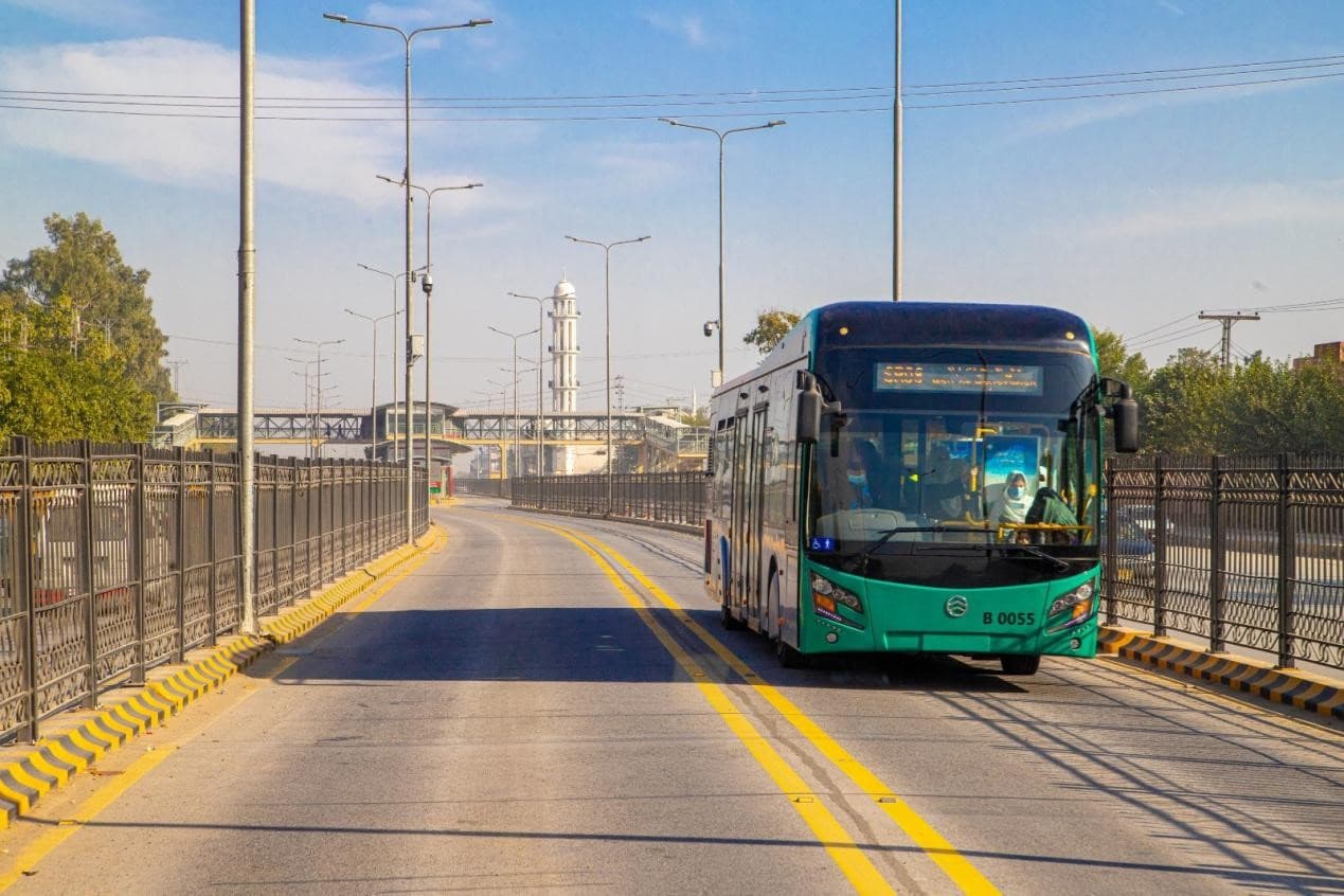 A Zu Peshawar bus using its dedicated road